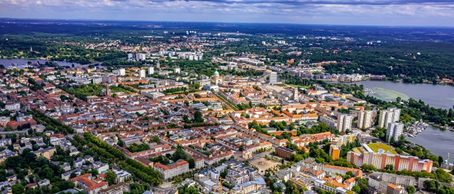 Luftaufnahme mit Blick über Potsdam